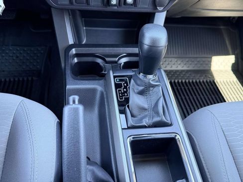 Certified 2019 Toyota Tacoma SR5 AWD/4WD image 6