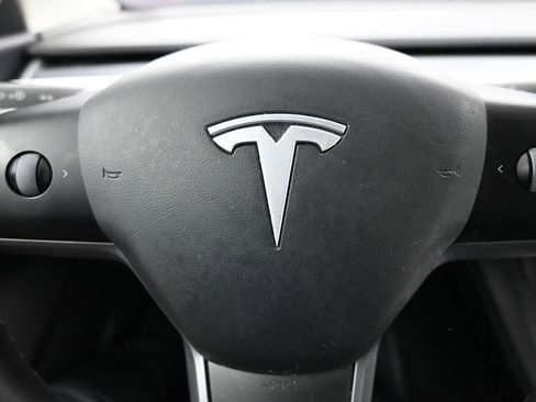 Used 2021 Tesla Model 3 Standard Range Plus image 16