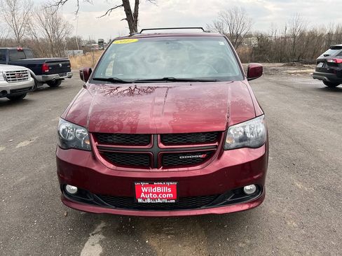 Used 2017 Dodge Grand Caravan GT FWD image 2