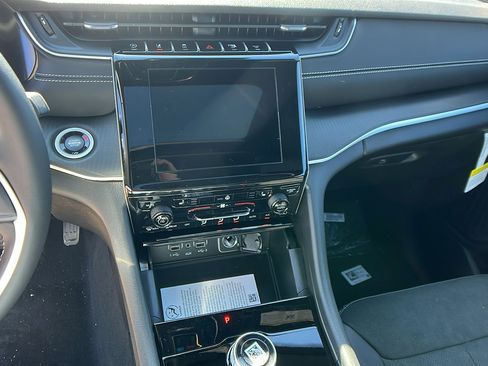 New 2025 Jeep Grand Cherokee L Altitude image 26