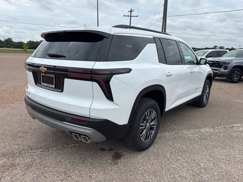 New 2026 Chevrolet Traverse LT w/ Driver Confidence Package FWD image 6