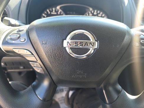 Used 2018 Nissan Pathfinder S image 13