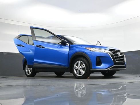 Used 2022 Nissan Kicks S image 40