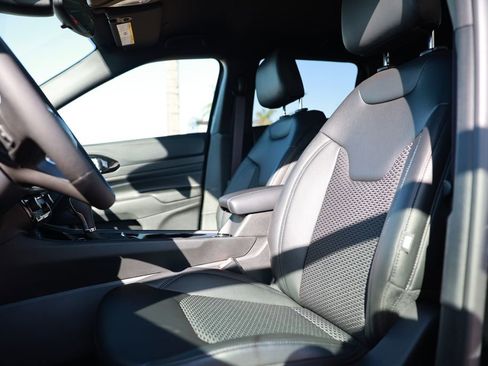 New 2026 Jeep Compass Latitude image 13