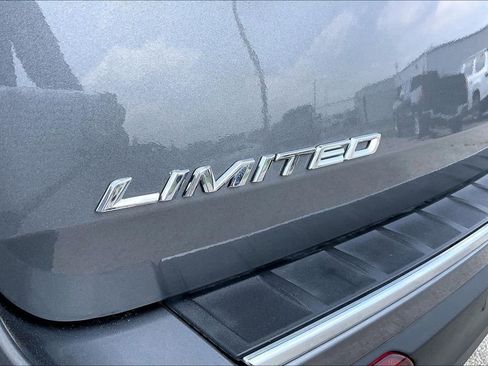 Used 2022 Ford Explorer Limited w/ Equipment Group 301A AWD/4WD image 21