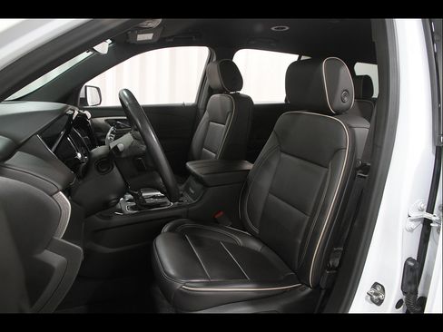 Certified 2022 Chevrolet Traverse Premier FWD image 5
