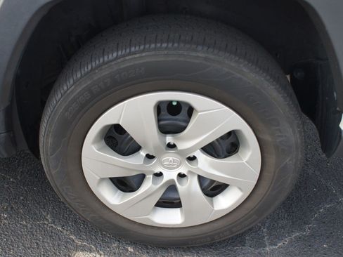 Used 2021 Toyota RAV4 LE FWD image 23