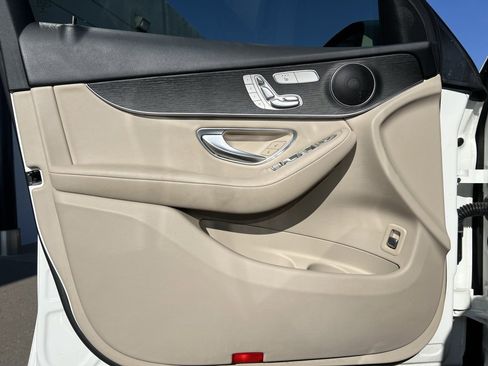 Used 2022 Mercedes-Benz GLC 300 4MATIC image 10