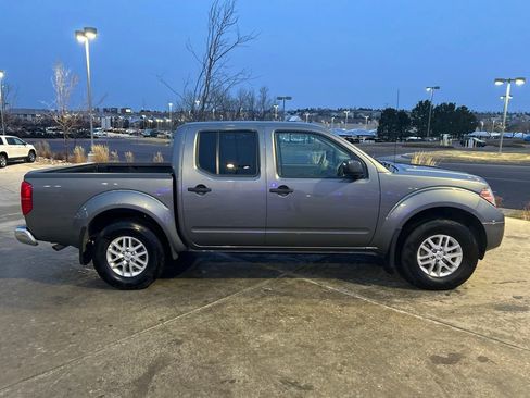 Used 2019 Nissan Frontier SV image 9
