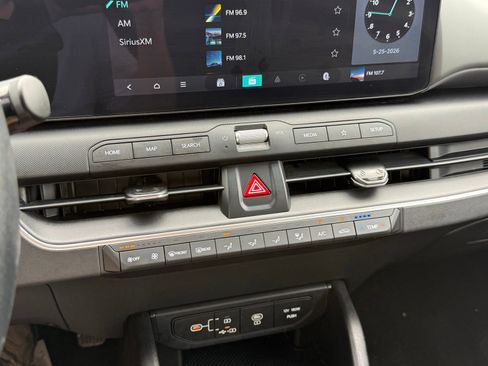 Used 2025 Kia K4 FWD image 25