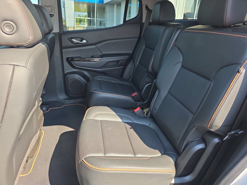 Used 2022 GMC Acadia AT4 w/ Technology Package AWD/4WD image 13
