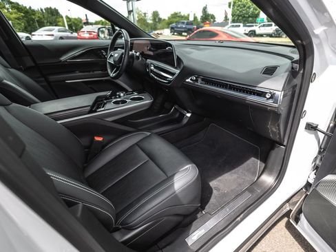 Used 2024 Cadillac Lyriq Sport AWD/4WD image 27