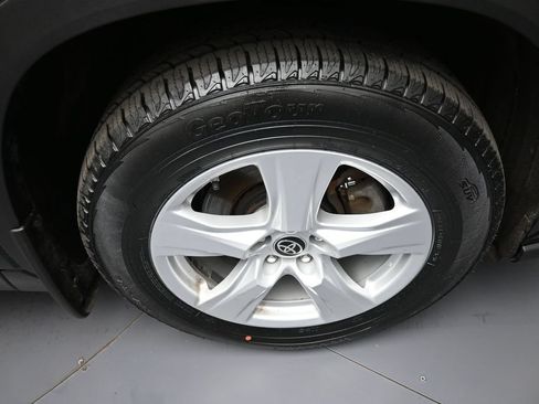 Certified 2023 Toyota Highlander LE FWD image 13