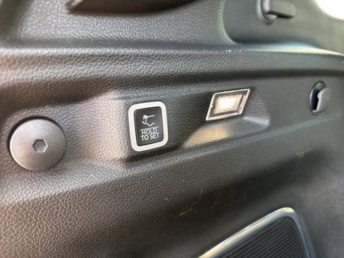 Used 2023 Jeep Grand Cherokee L Limited w/ Black Appearance Package image 15