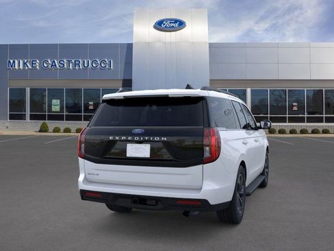 New 2026 Ford Expedition Active image 8
