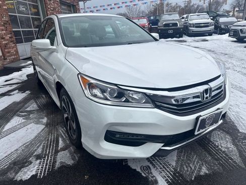 Used 2016 Honda Accord EX image 3