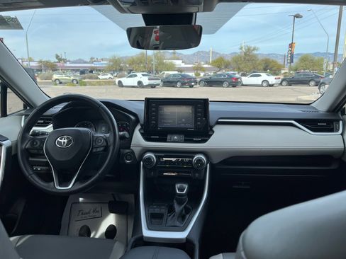 Used 2022 Toyota RAV4 XLE Premium image 20