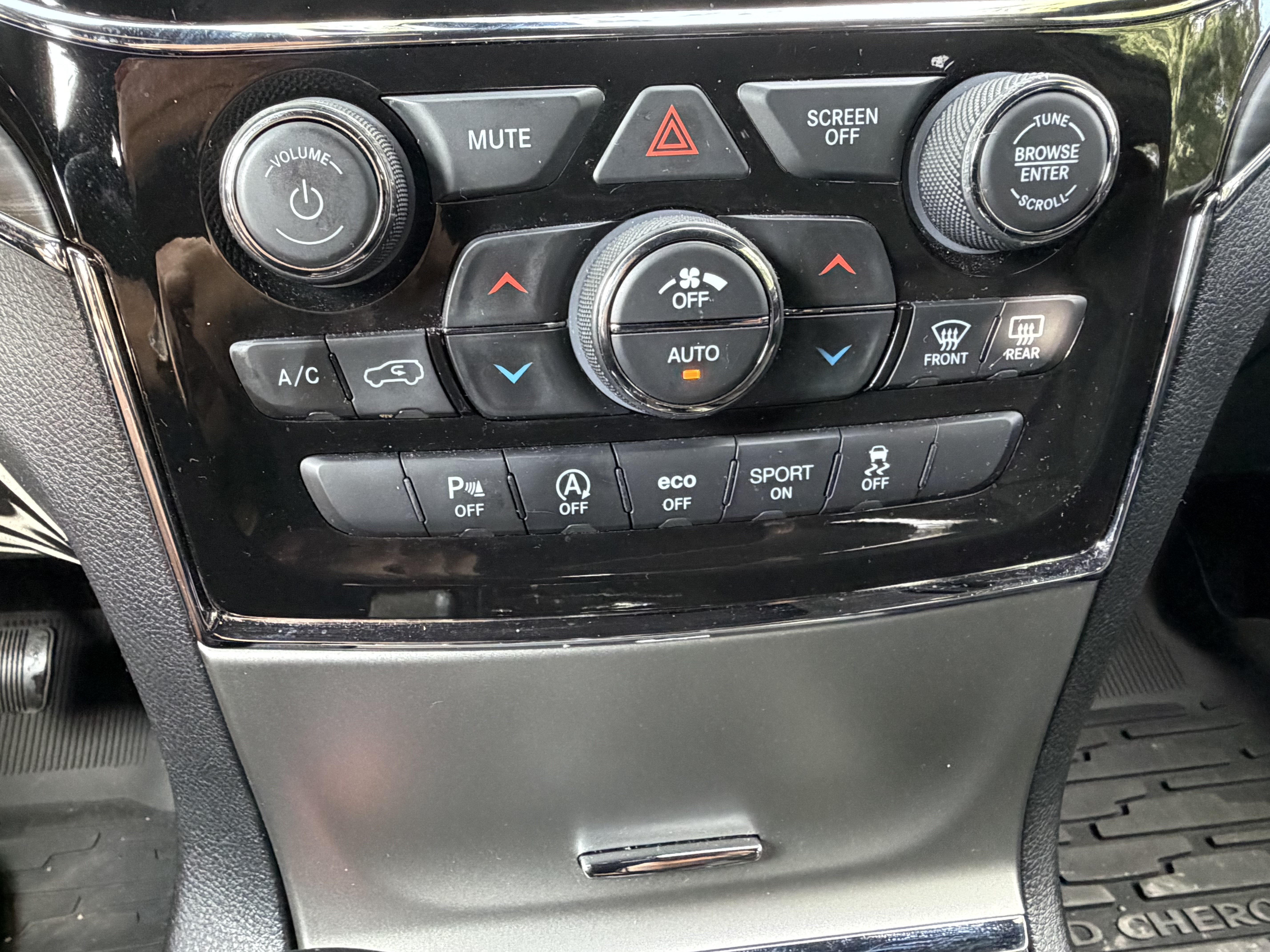 Used 2021 Jeep Grand Cherokee Limited w/ Premium Lighting Group AWD/4WD image 28