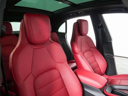 New 2026 Porsche Macan 4 Electric image 24