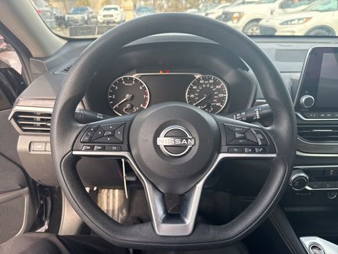 Used 2023 Nissan Altima 2.5 SV image 11