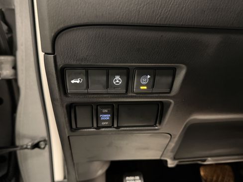 Used 2024 Nissan Armada Platinum w/ Captain's Chairs Package image 23