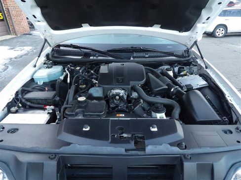 Used 2009 Lincoln Town Car Signature Limited image 25