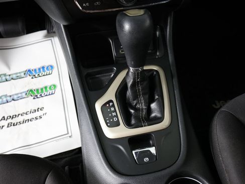 Used 2014 Jeep Cherokee Latitude FWD image 38