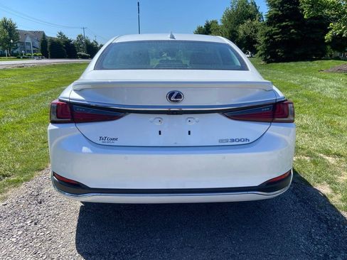 Used 2021 Lexus ES 300h w/ Accessory Package FWD image 4
