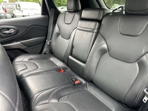 Used 2019 Jeep Cherokee Limited FWD image 20