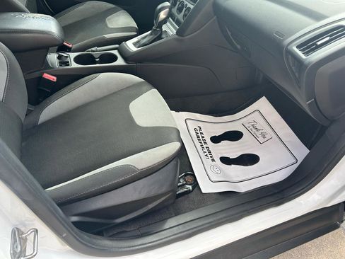 Used 2014 Ford Focus SE w/ SE Sport Package FWD image 12