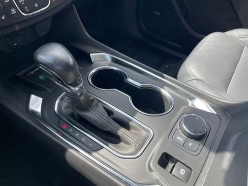 Used 2021 Chevrolet Traverse Premier FWD image 30