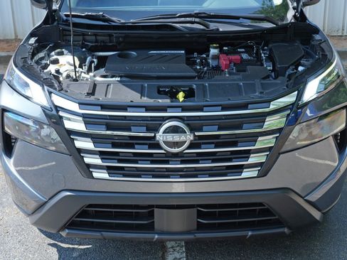 Used 2025 Nissan Rogue SV FWD image 7