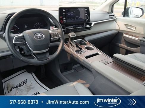 Used 2023 Toyota Sienna XLE FWD image 21