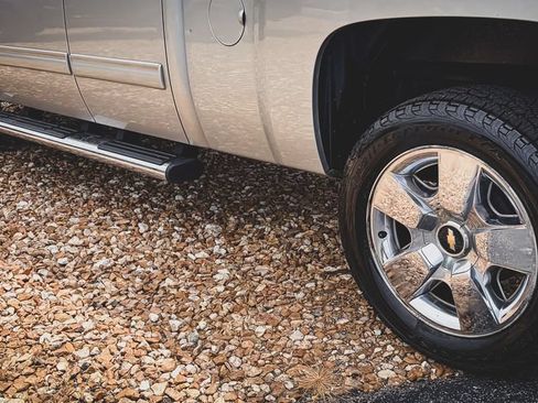 Used 2010 Chevrolet Silverado 1500 LT w/ Power Pack Plus AWD/4WD image 8