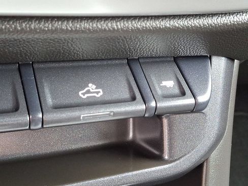 Used 2019 Chevrolet Colorado LT AWD/4WD image 24