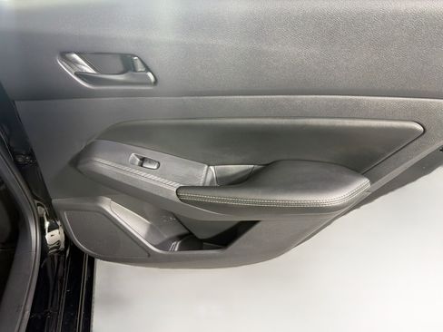 Used 2025 Nissan Altima 2.5 SV FWD image 27