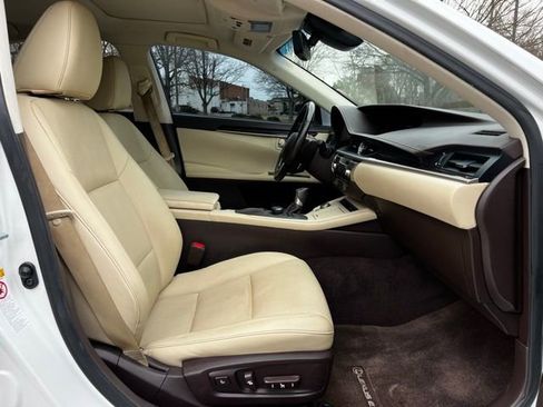 Used 2016 Lexus ES 350 w/ Premium Package w/Wood Trim image 24