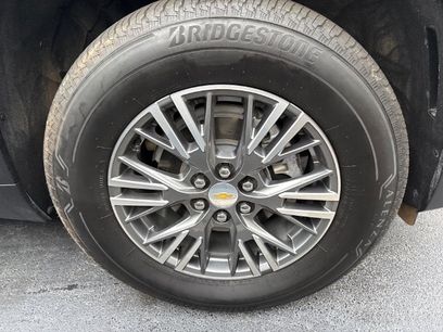Used 2025 Chevrolet Traverse LT