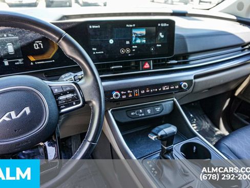 Used 2025 Kia Carnival FWD image 33