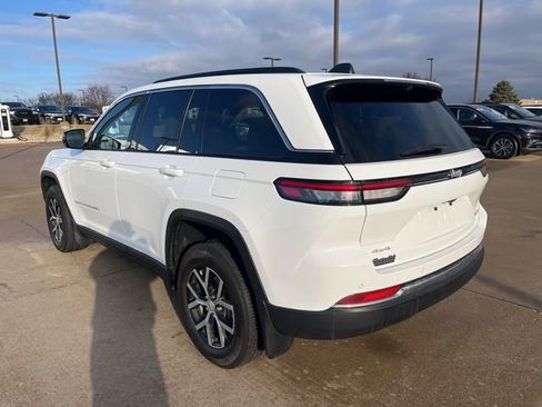 Used 2024 Jeep Grand Cherokee Limited w/ Luxury Tech Group II image 3