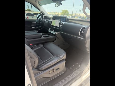 Used 2025 Ford Expedition Max Platinum w/ Driver's Package AWD/4WD image 17