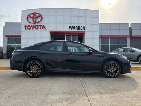 Used 2023 Toyota Camry SE w/ Convenience Package image 3