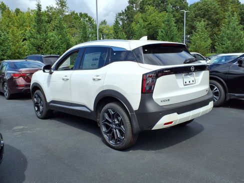New 2025 Nissan Kicks SR image 3