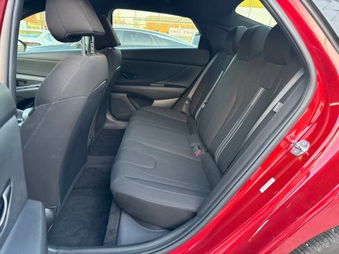 Used 2025 Hyundai Elantra Sport image 9