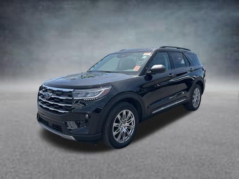 Used 2025 Ford Explorer Active w/ Active Comfort Package AWD/4WD image 2
