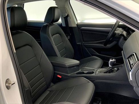 Used 2023 Volkswagen Jetta SE w/ Panoramic Sunroof Package image 7