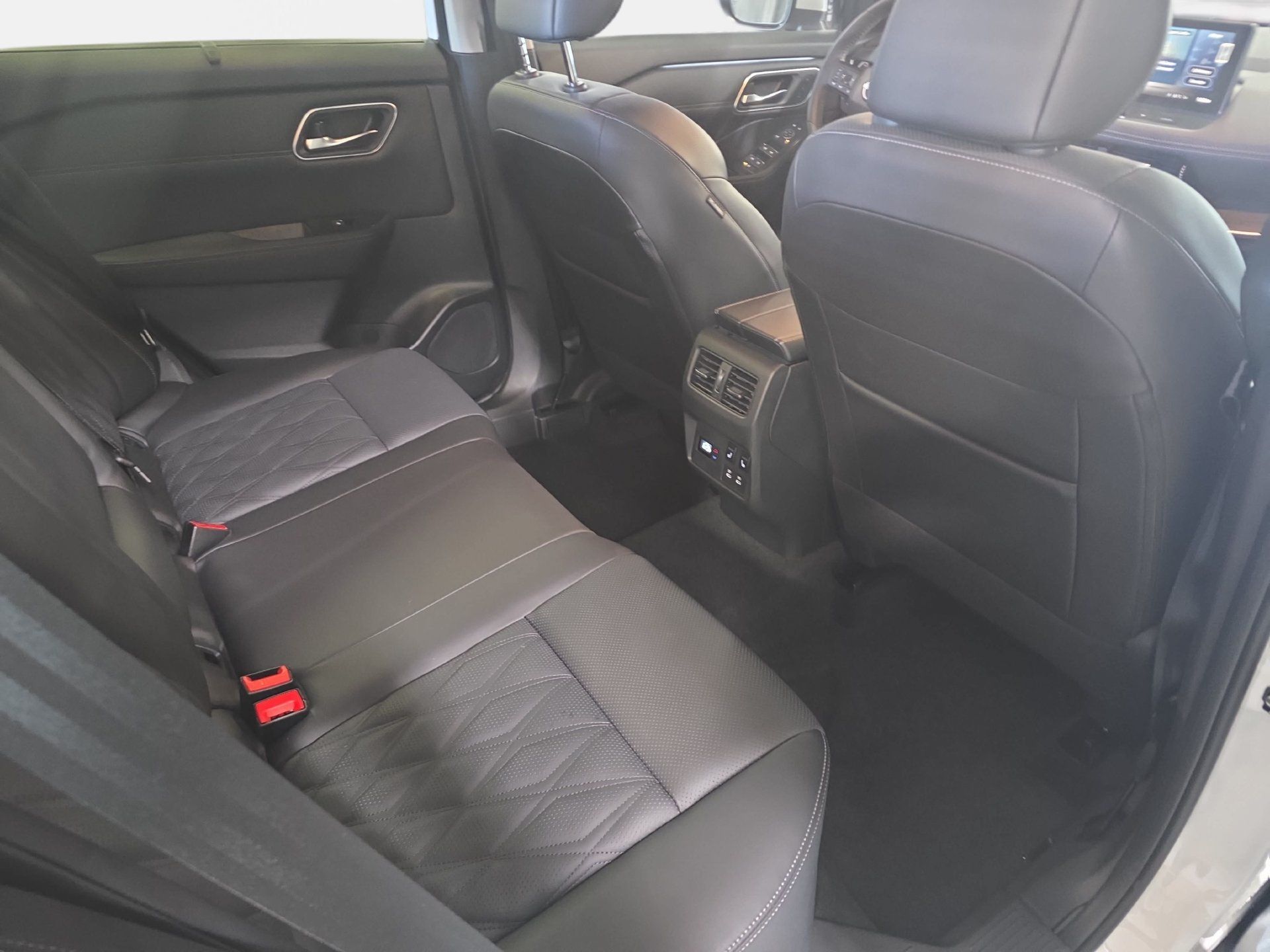 Used 2026 Nissan Rogue Platinum w/ Platinum Premium Package AWD/4WD image 11