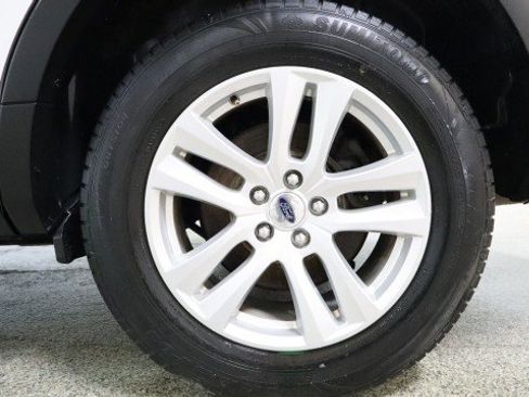 Used 2018 Ford Explorer XLT image 18