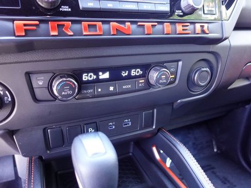Used 2025 Nissan Frontier PRO-4X AWD/4WD image 21