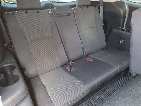 Used 2023 Toyota Highlander L FWD image 12